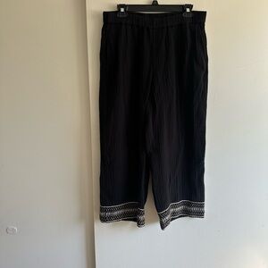 Black Cropped Wide-Leg Pants with Embroidered Hem